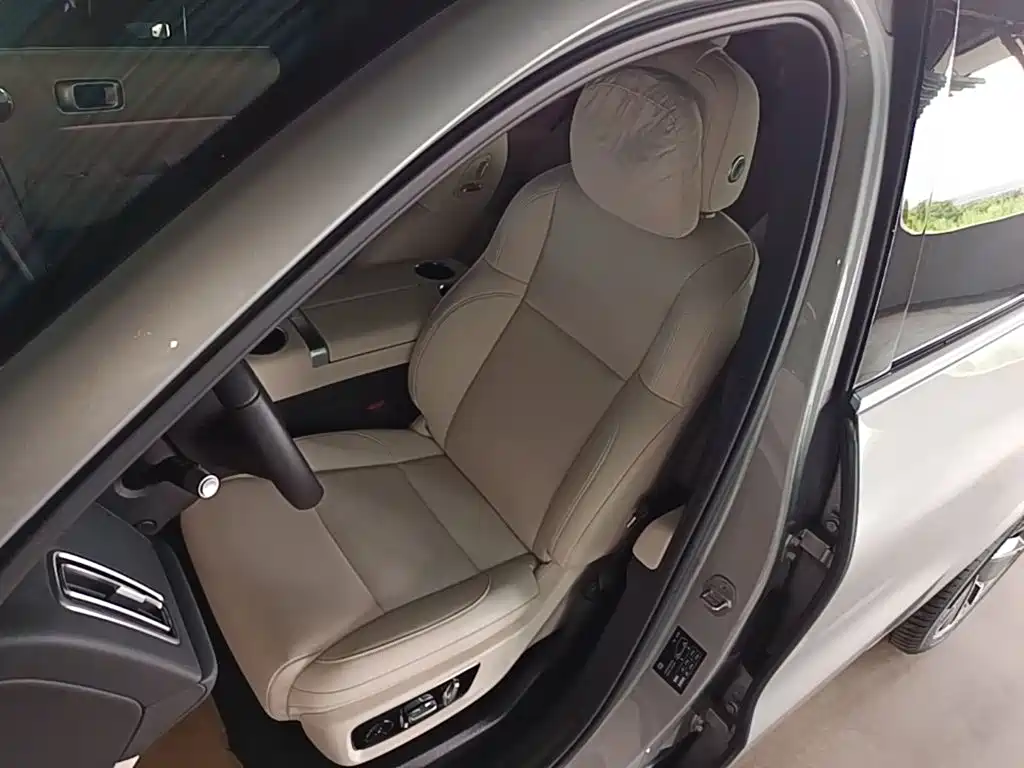 Li Auto L8 2025 2025 Ultra Smart Renewal Edition