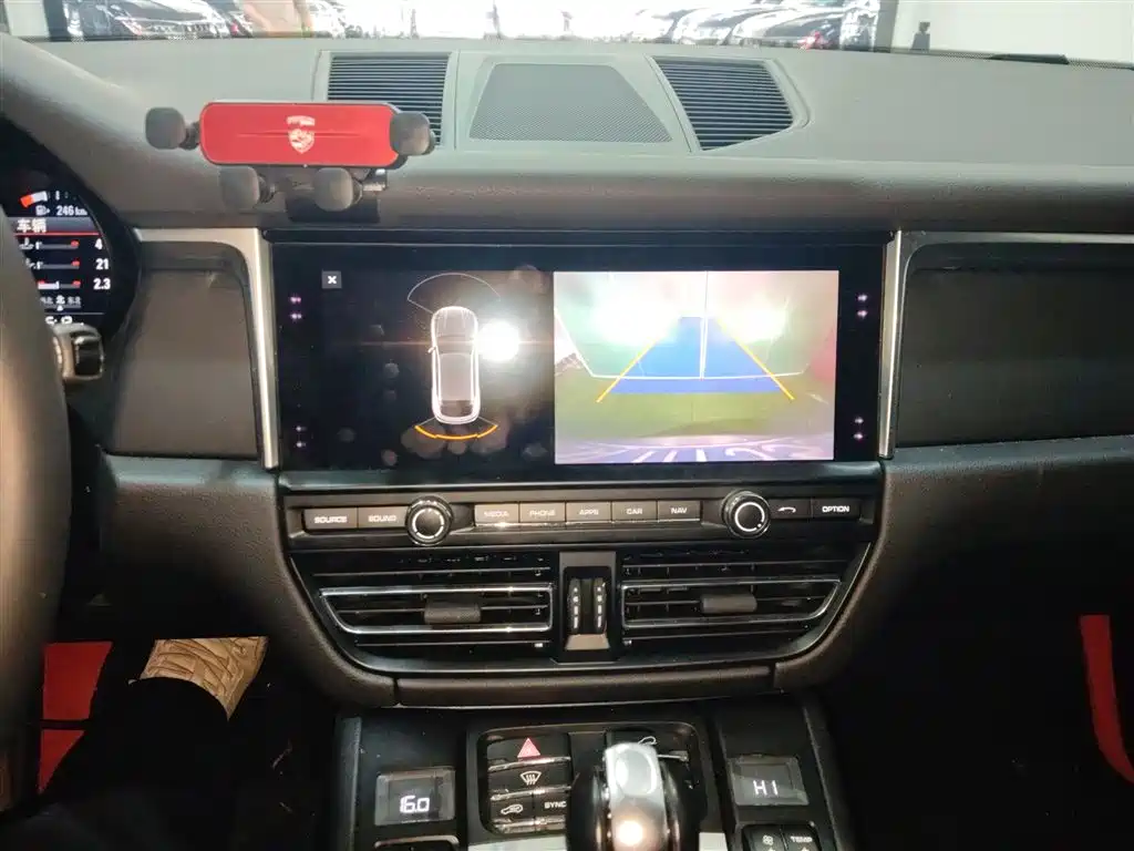 Porsche Macan 2018 Macan 2.0T фото 9
