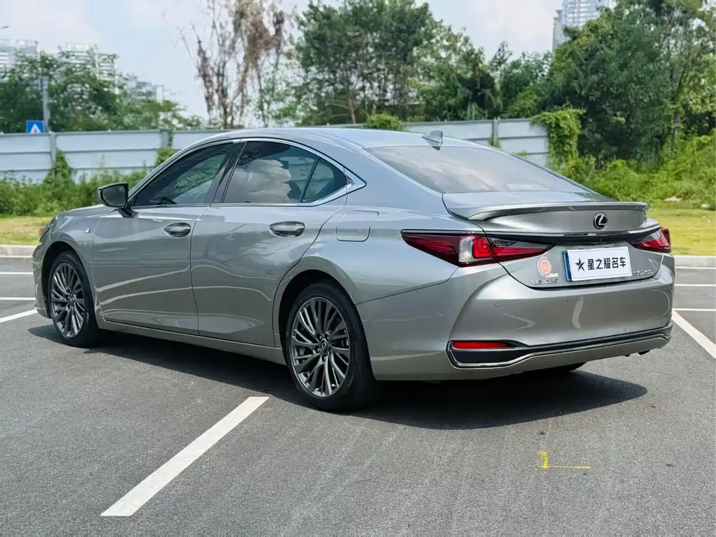 Фото 5 - Lexus ES