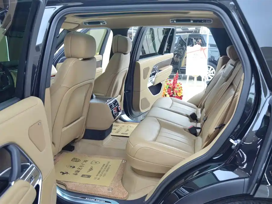 Land Rover Range Rover 2025 3.0 L6 400PS Flourishing Era Extended Wheelbase фото 5