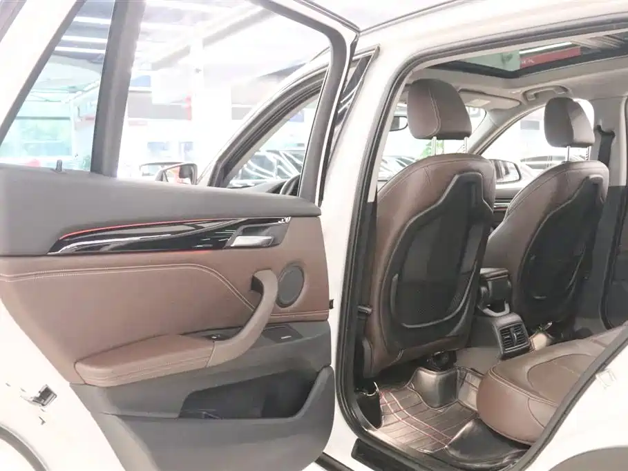 BMW X1 2018 sDrive18Li Premium Model фото 16