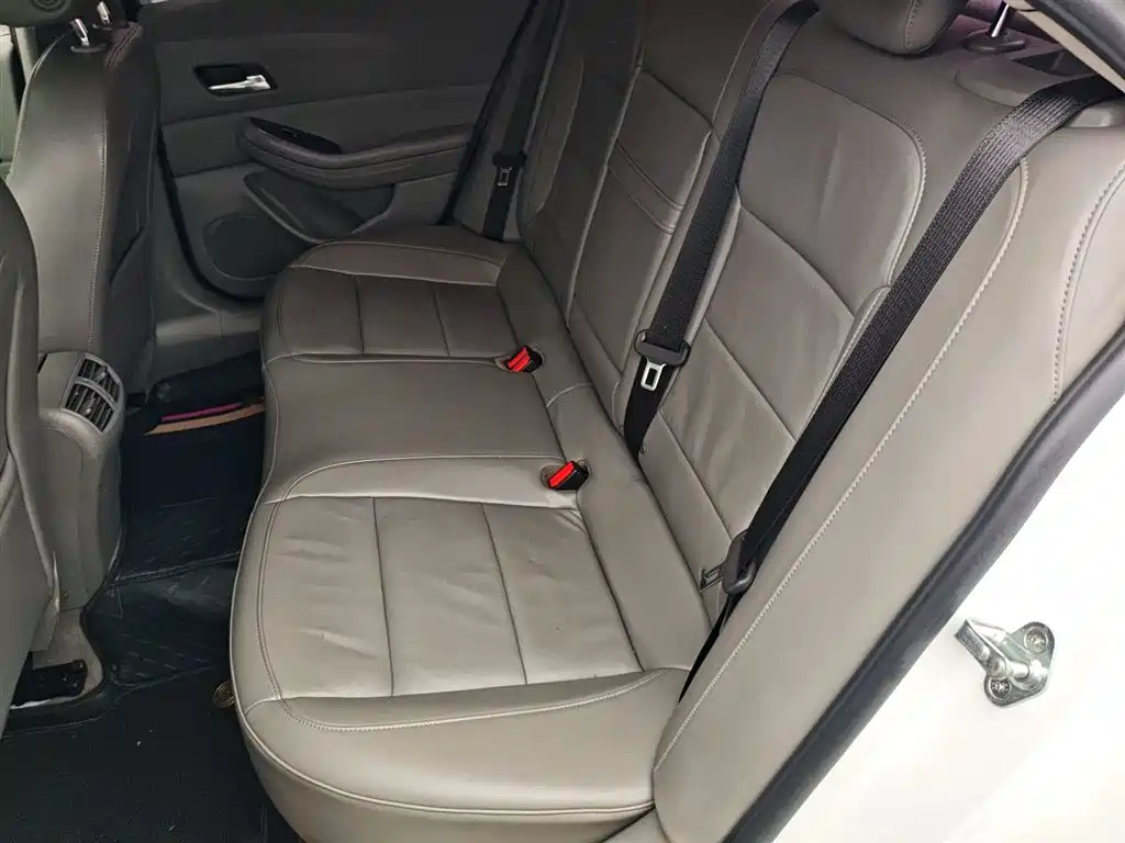 Chevrolet Malibu 2014 2.0L Automatic Luxury фото 17