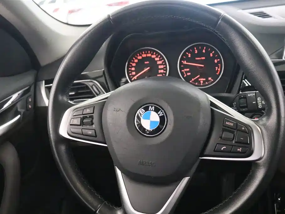 BMW X1 2018 sDrive18Li Premium Model фото 6