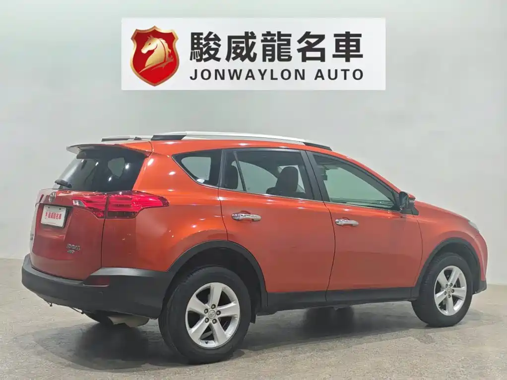 Фото 4 - Toyota RAV4