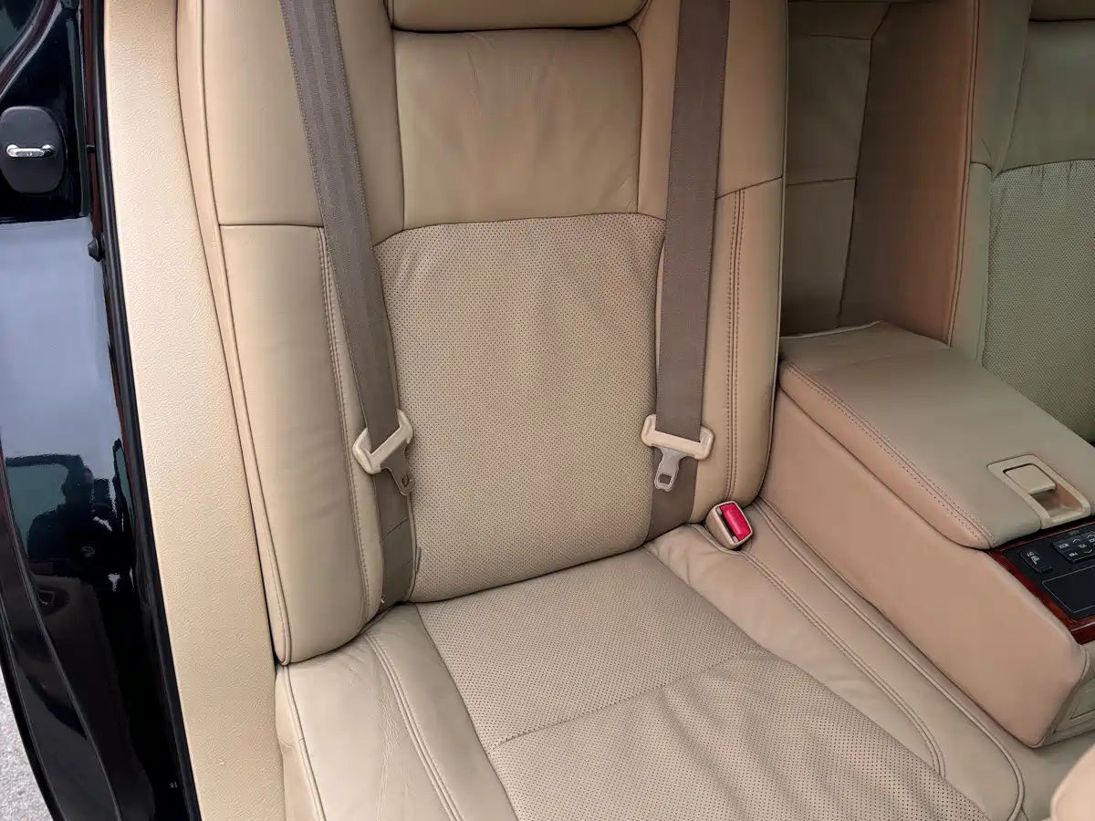 Фото 37 - Toyota Crown