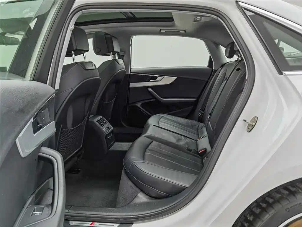 Audi A4L 2020 40 TFSI Luxury Dynamic фото 15