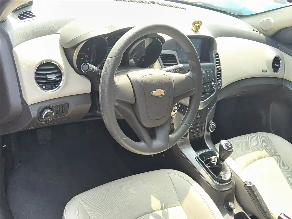 Chevrolet Cruze 2015 1.5L Classic SE MT фото 10