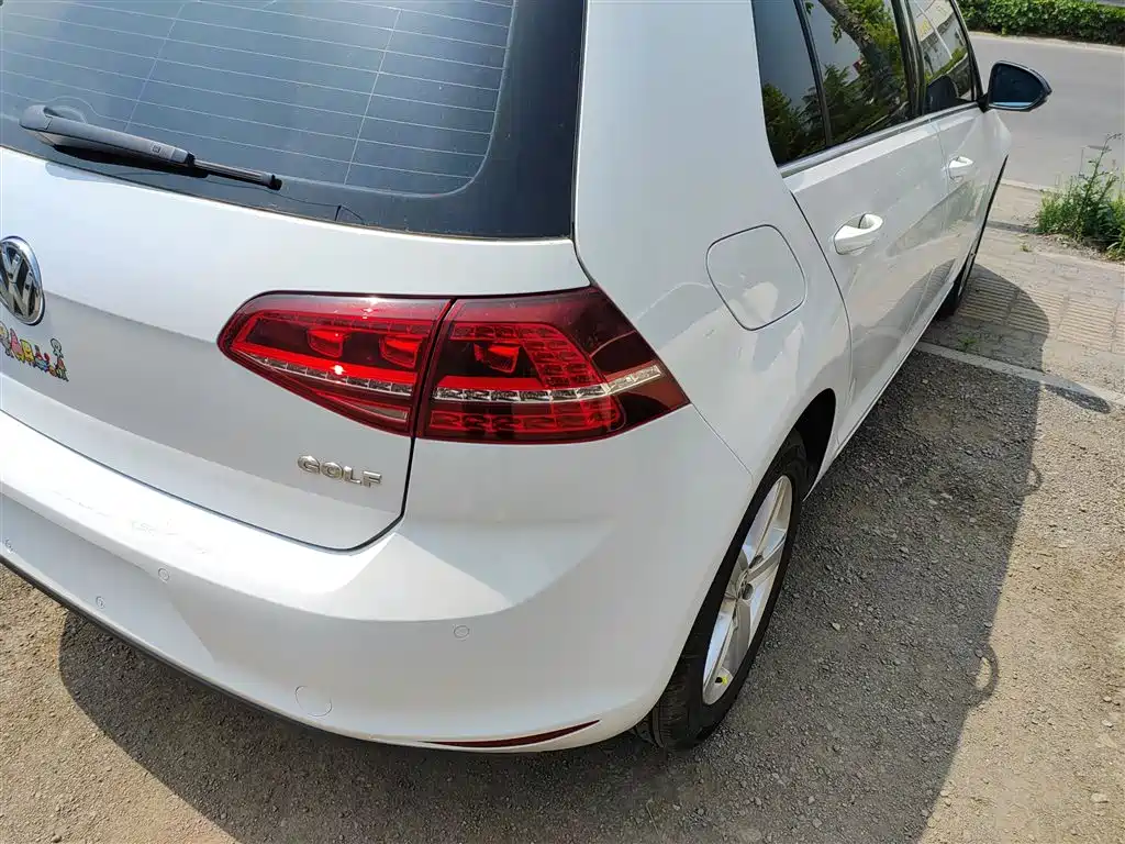 Volkswagen Golf 2017 1.6L Auto Comfort Millionth Edition фото 23