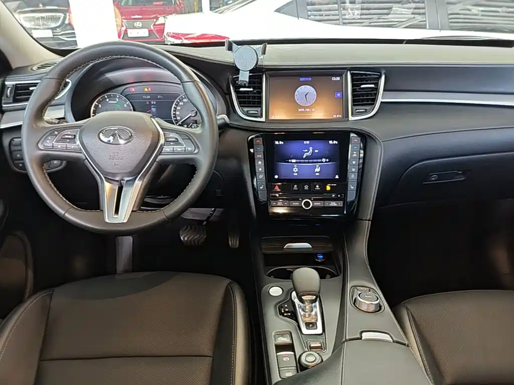 Photo 10 - Infiniti QX50