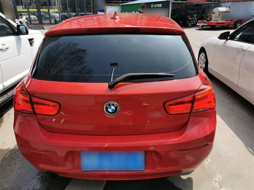 BMW 1 Series (Import) 2015 118i Leading фото 4