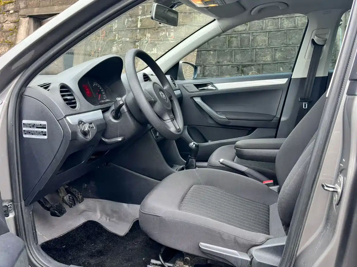 Volkswagen Jetta 2013 1.6L Manual Fashion фото 5
