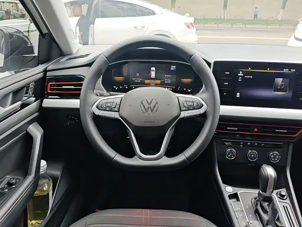 صورة 11 - Volkswagen Lavida