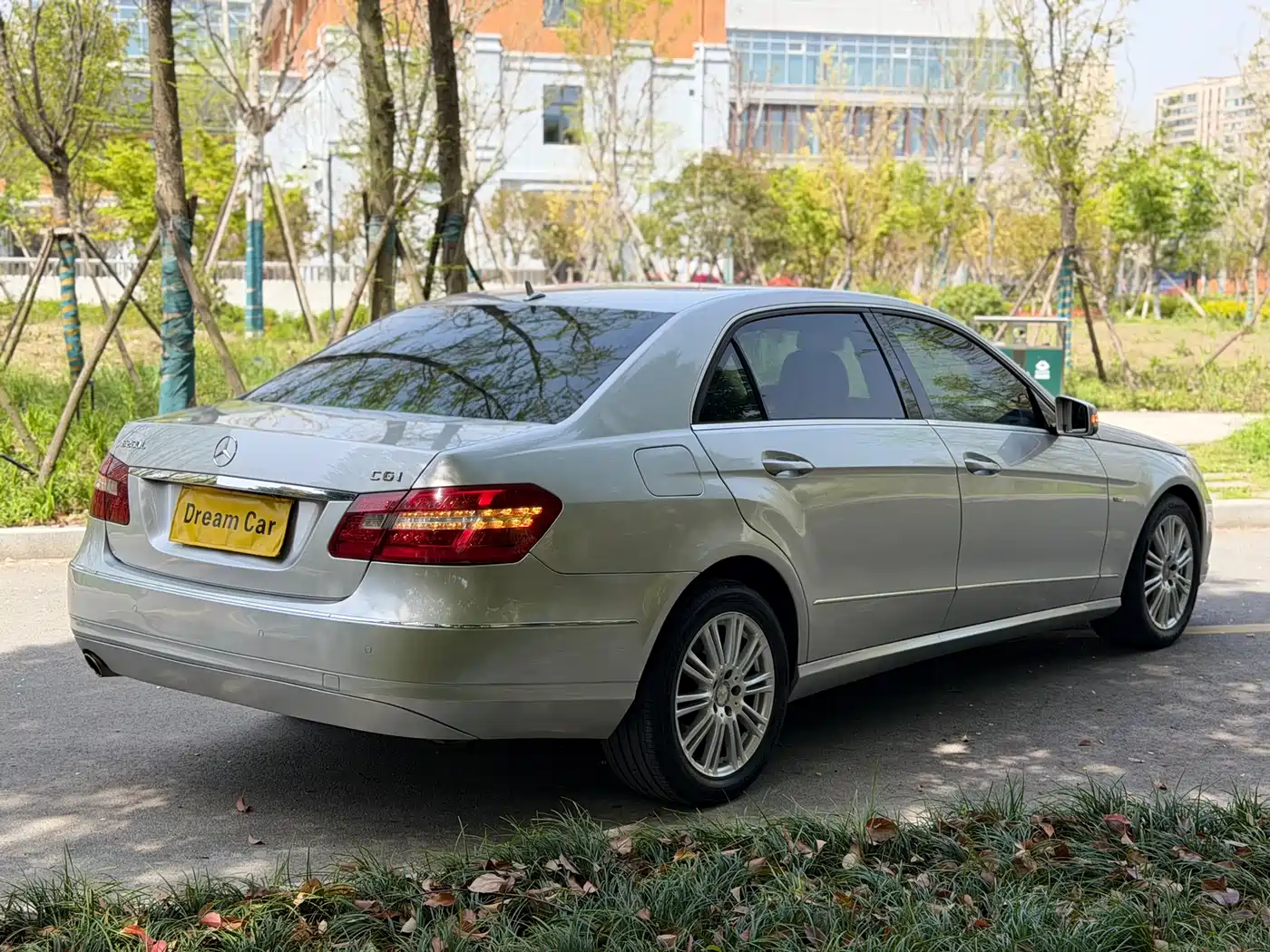 Mercedes-Benz E-Class 2011 E 260 L CGI Fashion фото 2