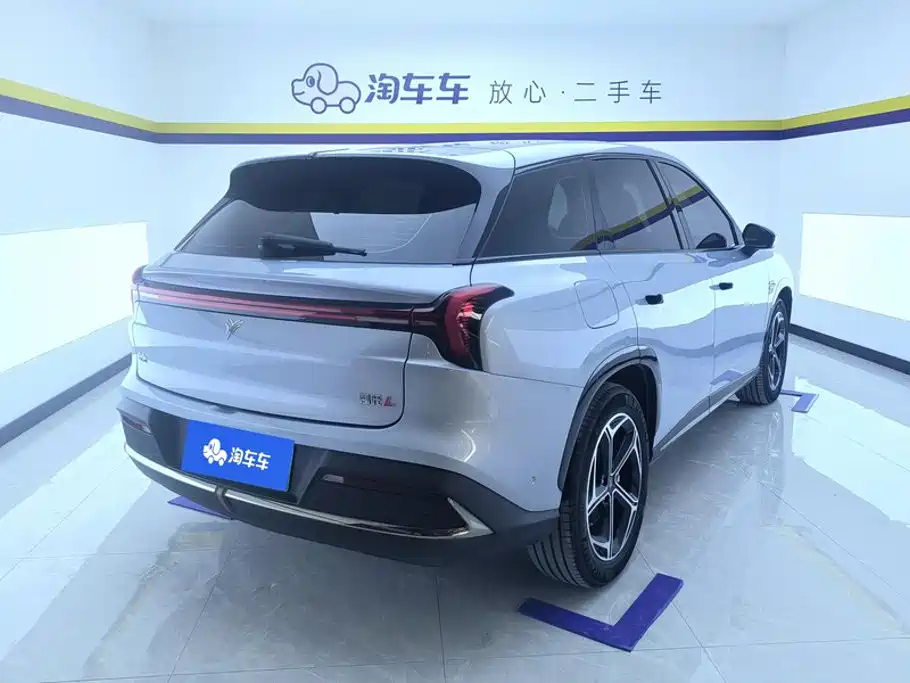 Nezha Auto Nezha L 2025 2024 Extended Range 310 Flash Charge Red Edition