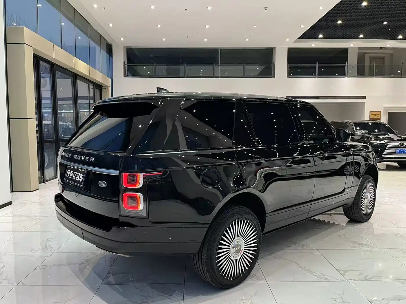 Land Rover Range Rover 2019 3.0 SC V6 Heritage Extended Edition фото 13