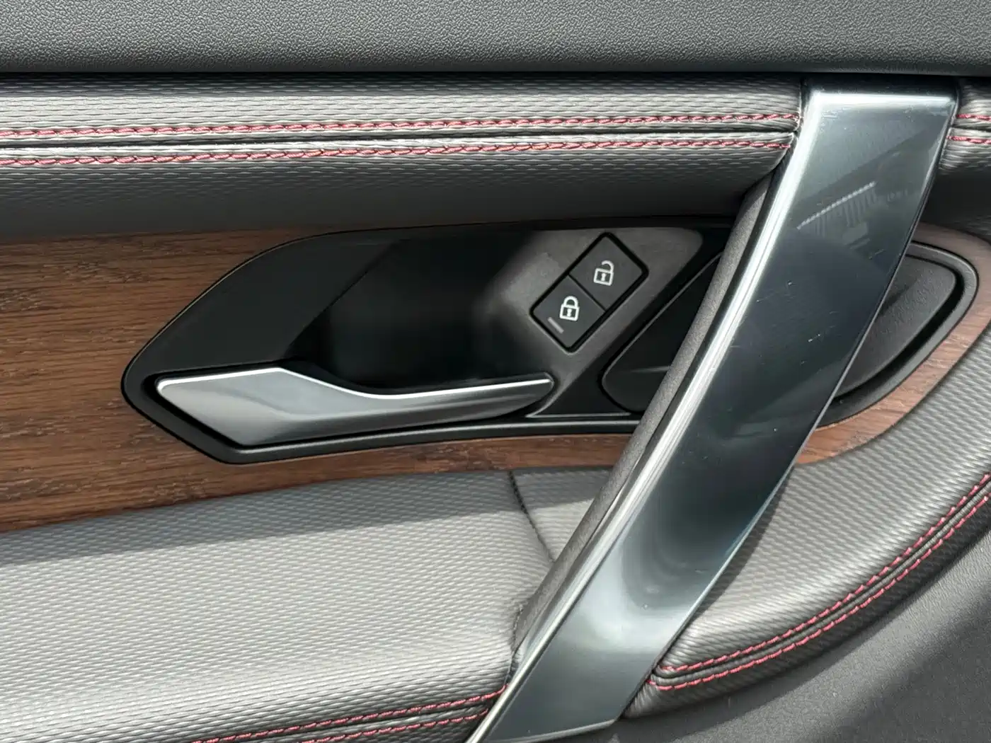 Land Rover Discovery Sport 2023 249PS R-Dynamic SE Performance Technology Version фото 14