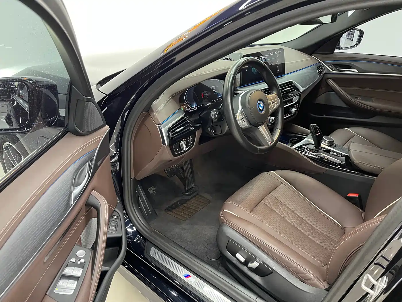 BMW 5 Series New Energy 2022 535Le M Sport Package фото 13