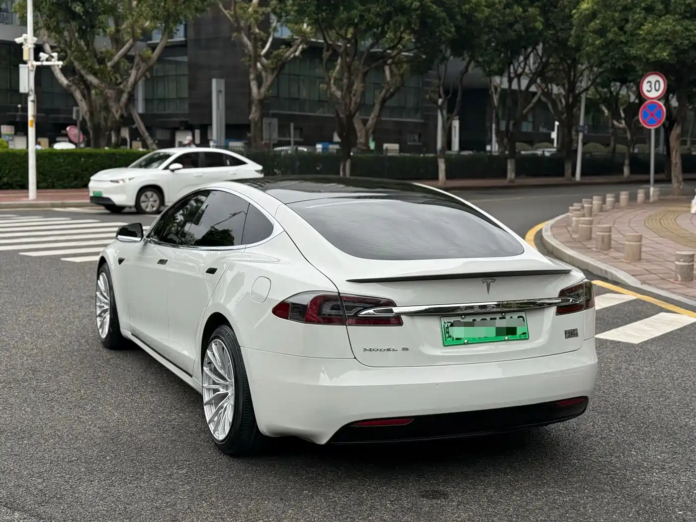 Tesla Model S 2019 2017 Model S 75D Standard Range