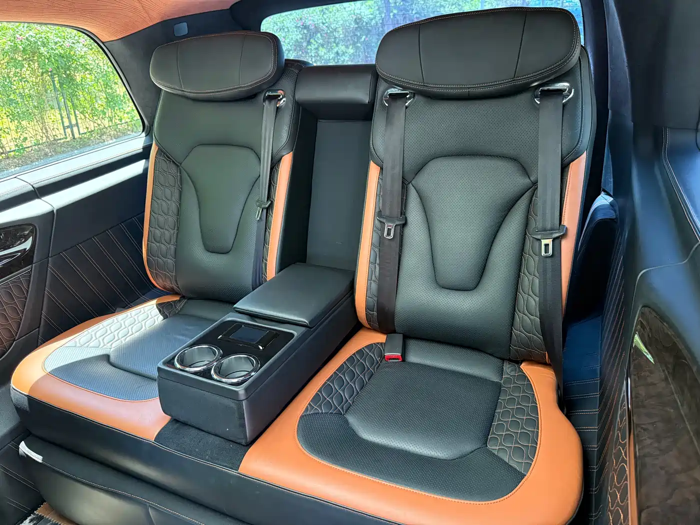 Mercedes-Benz V-Class 2017 Model V 260 L Premium Extended Edition фото 20