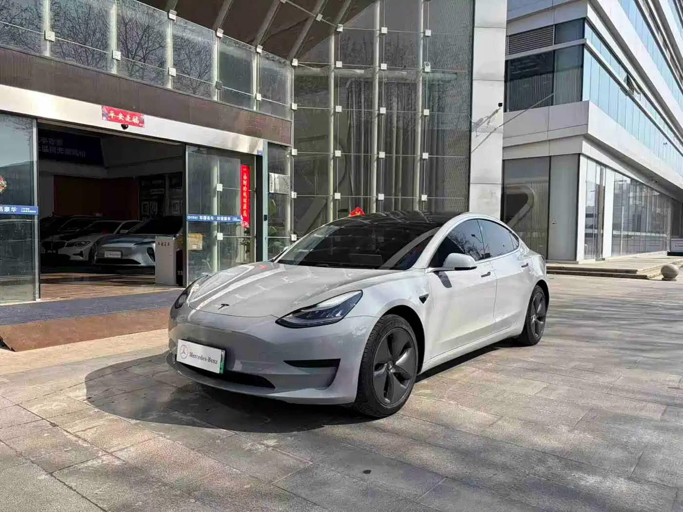TESLA MODEL 3