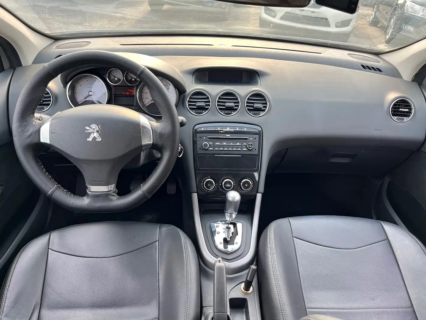 Peugeot 408 2013 1.6L Automatic Comfort Edition фото 10