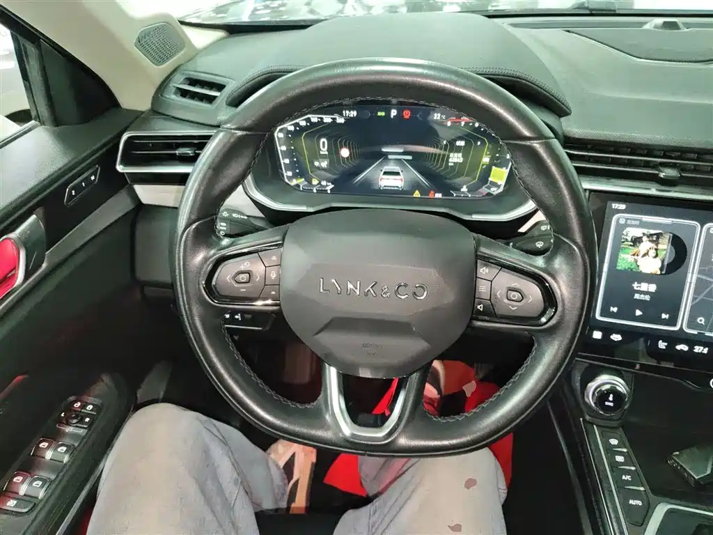 Lynk & Co 01 2021 2.0TD 2WD Pro фото 4