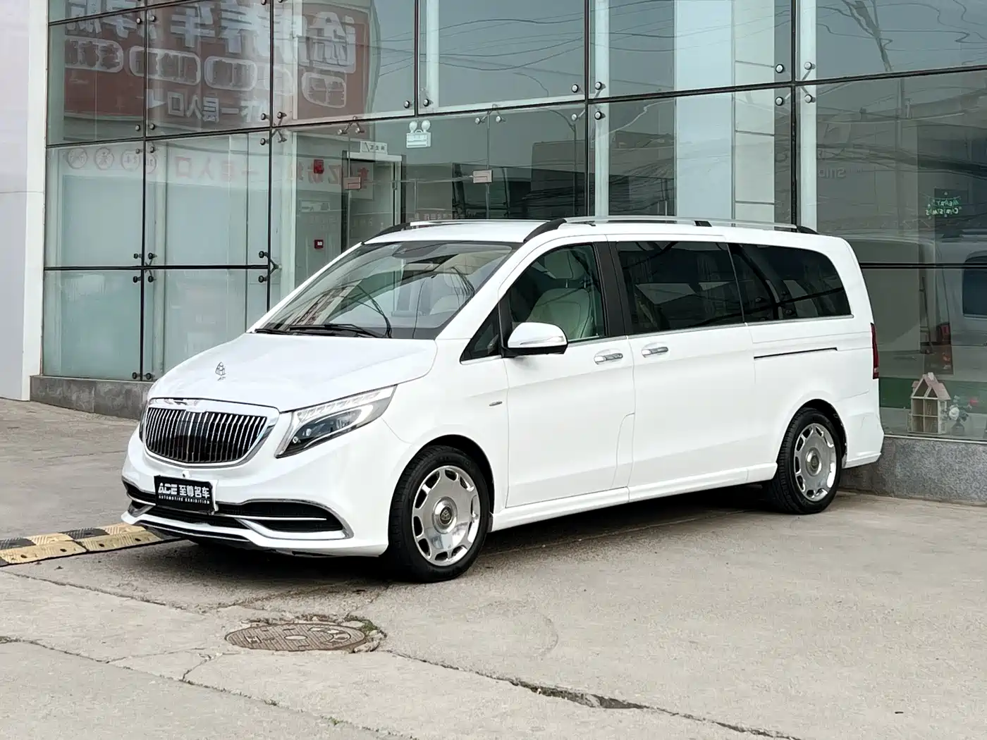 Mercedes-Benz V-Class 2018 V 260 L Premium Long Wheelbase Edition China VI