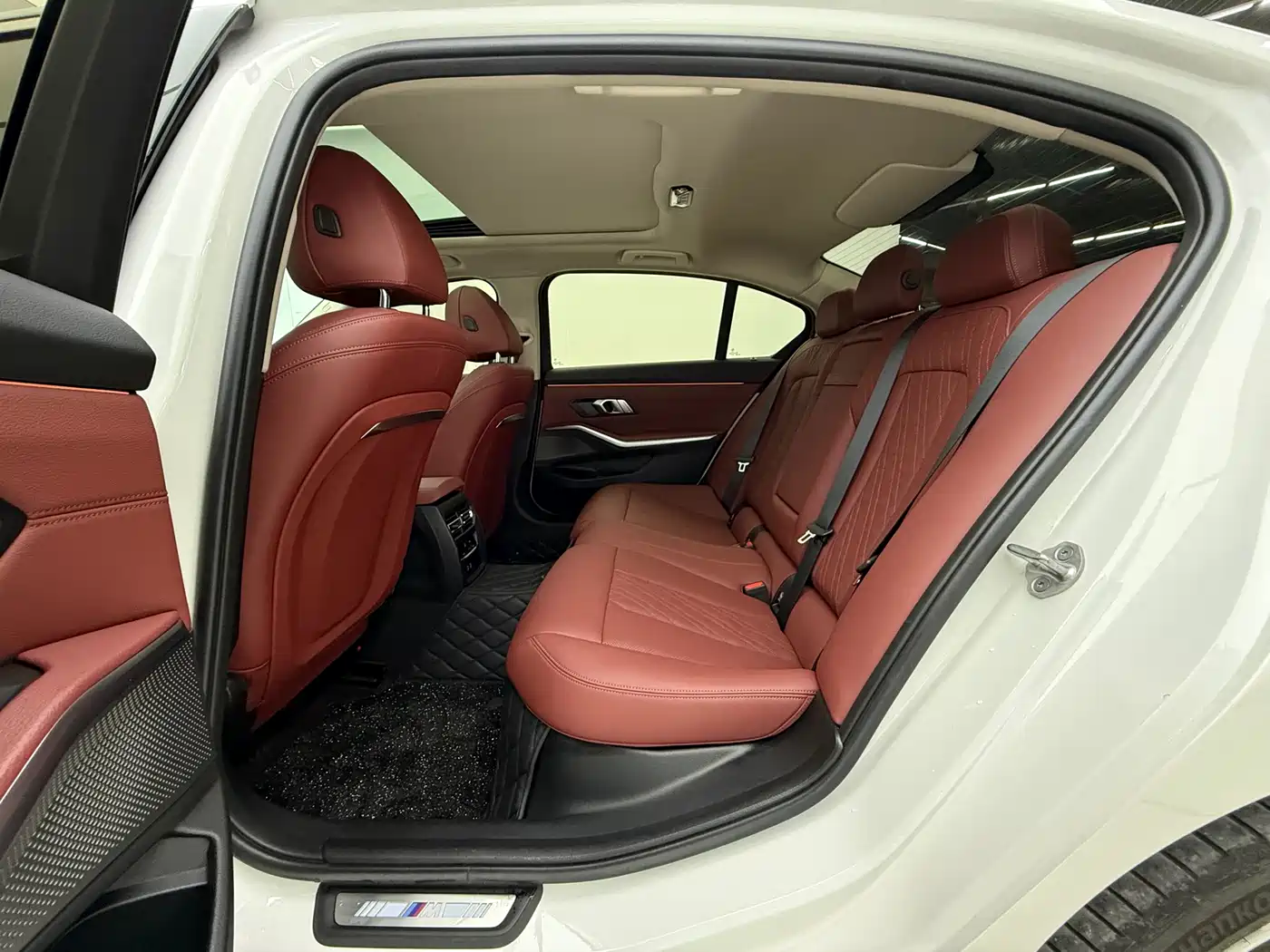 BMW 3 Series 2023 320Li M Sport Package фото 9