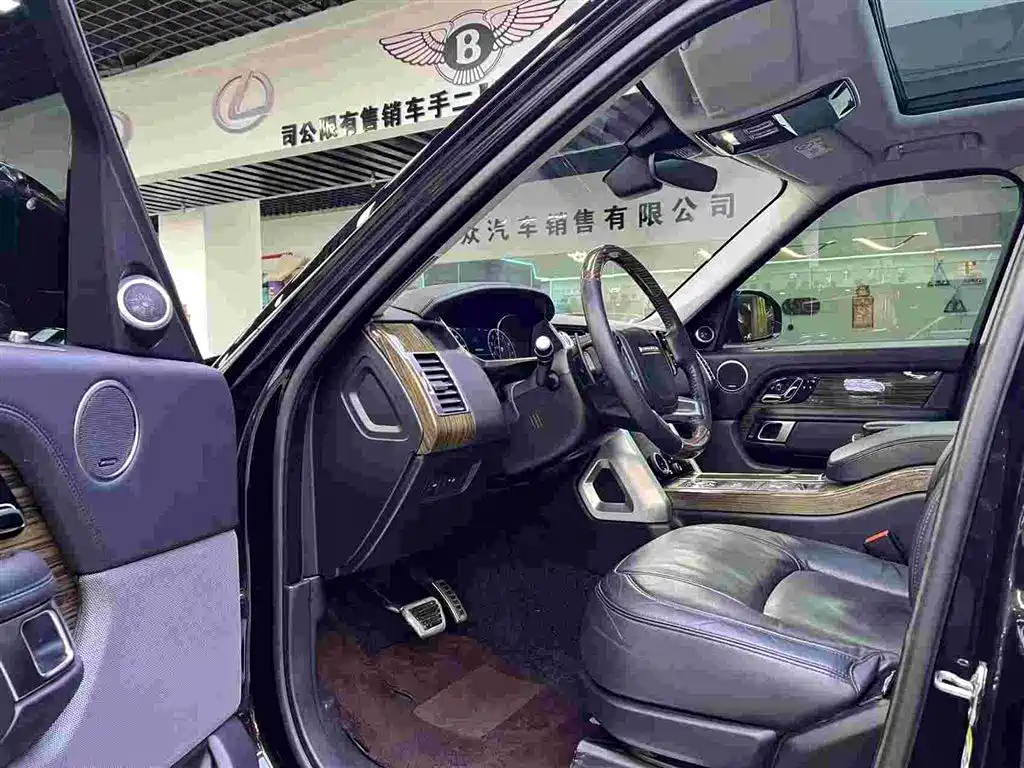 Land Rover Range Rover 2018 3.0 SC V6 Golden Age Edition фото 4