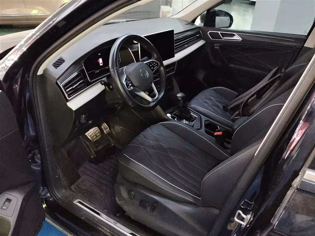 Volkswagen Tiguan L 2022 330TSI Auto 2WD R-Line Premium Edition фото 16