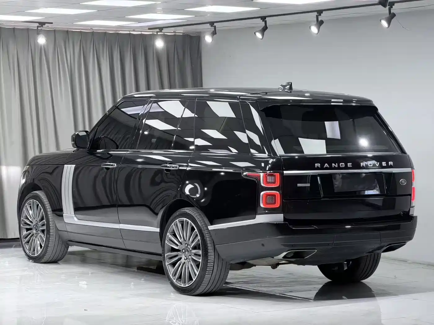 Land Rover Range Rover 2019 3.0 SCV6 Heritage Edition фото 12