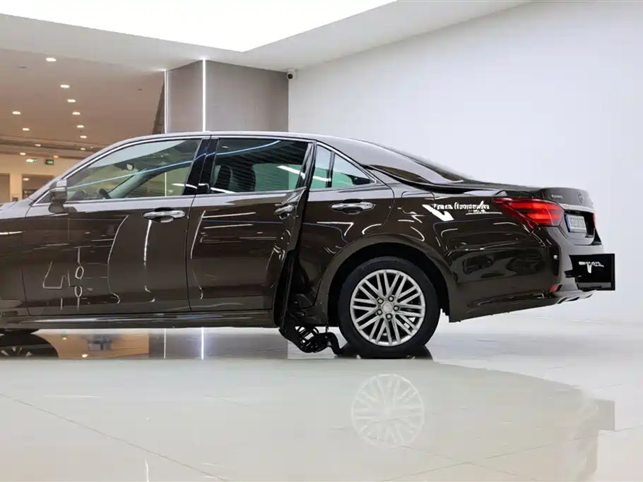 Toyota Crown 2017 2.0T Sport Edition фото 23