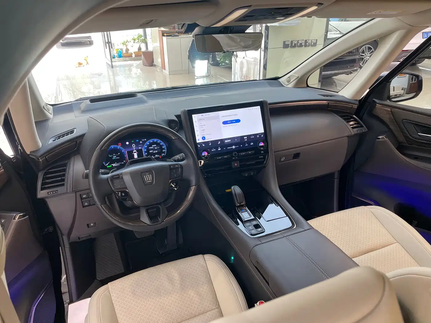 Toyota Vellfire 2024 Crown Hybrid 2.5L Executive Premium Edition фото 27