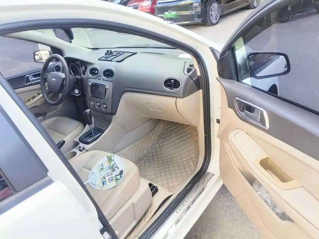 Ford Focus 2011 2011 Sedan 1.8L Automatic Fashion