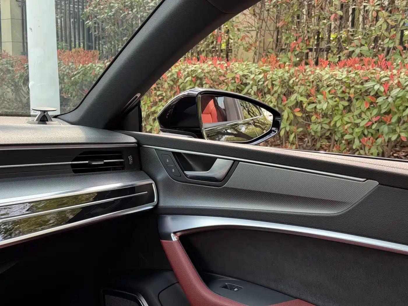Audi A7L 2024 45 TFSI quattro S-line Black Warrior Edition фото 13