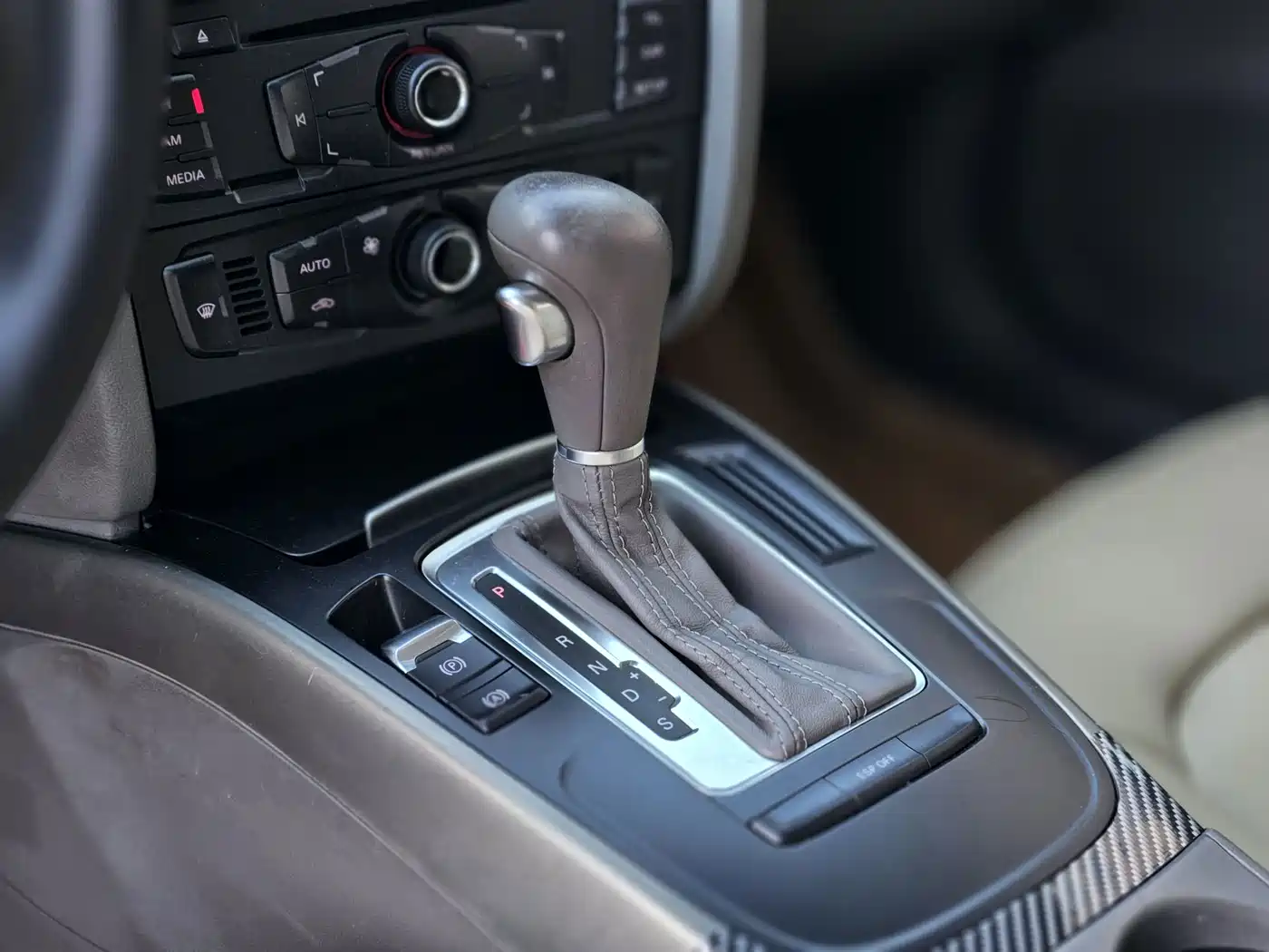 Фото 16 - Audi A4L