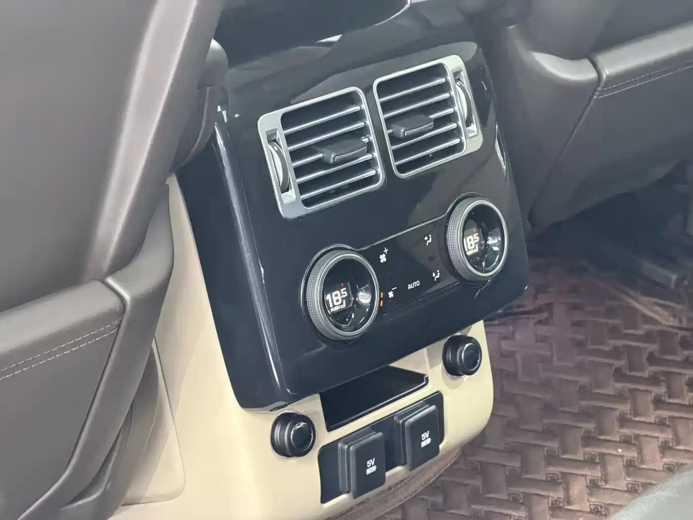 Land Rover Range Rover 2019 3.0 SCV6 Heritage Edition фото 9