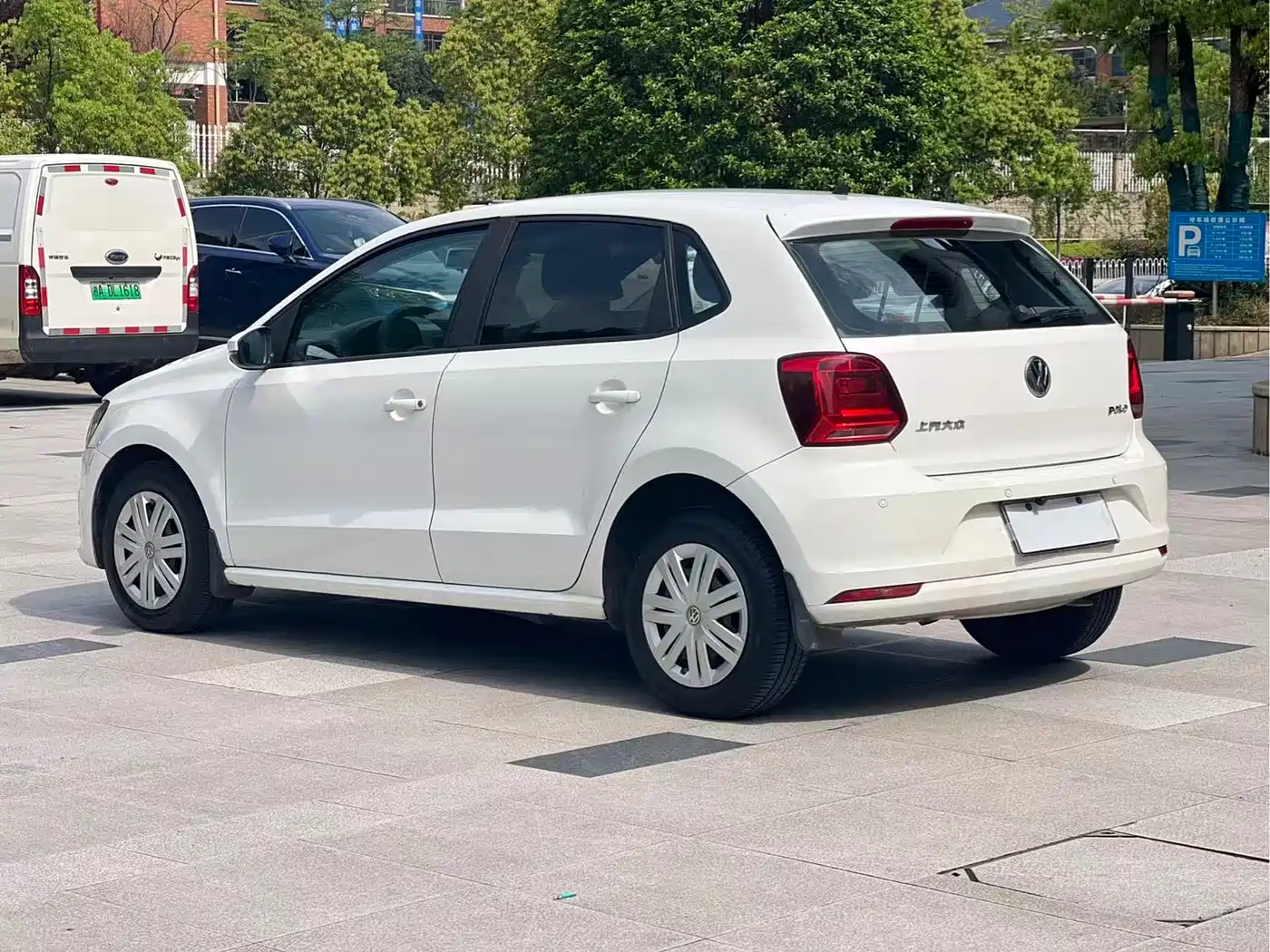 Volkswagen Polo 2016 1.4L Automatic Trend фото 6