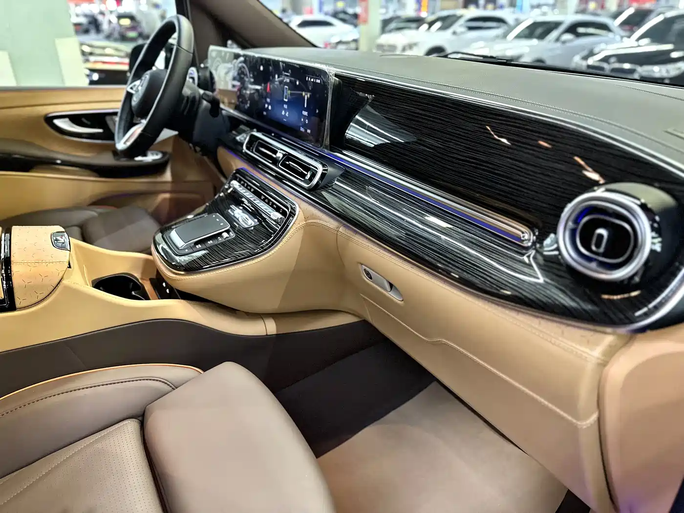 Mercedes-Benz V-Class 2024 V 300 L Long Wheelbase Premium фото 20