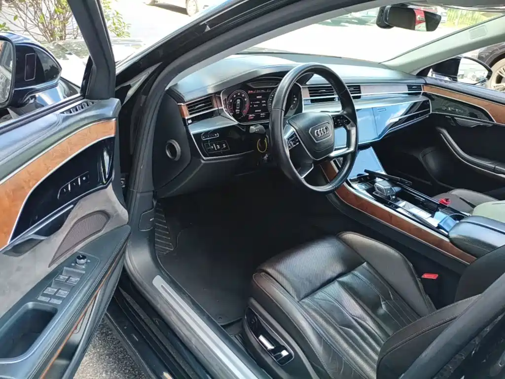 Фото 21 - Audi A8