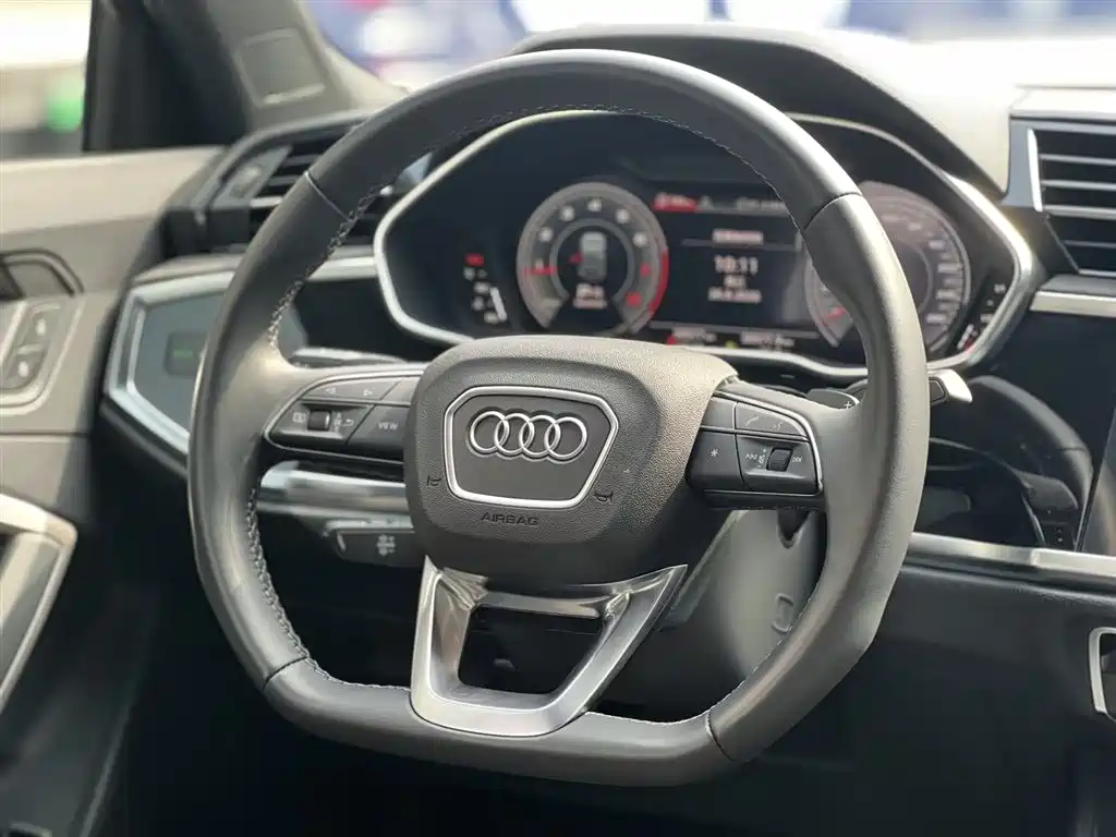 Фото 10 - Audi Q3