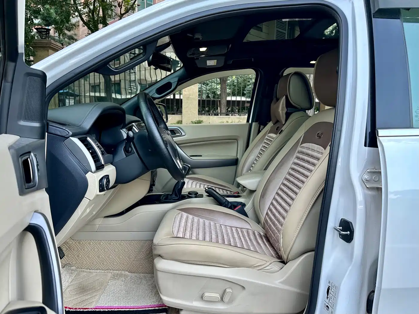 Ford Everest 2017 2017 2.2T Diesel Manual 4WD Luxury Edition 7-Seater