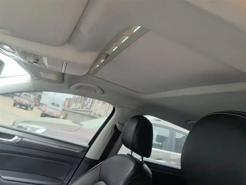 Volkswagen Passat 2017 330TSI DSG Prestige фото 18