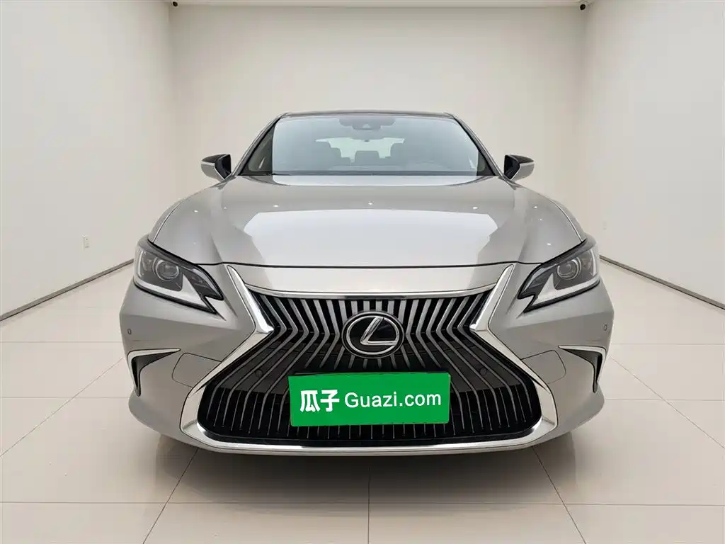 Lexus ES 2020 Model 260 Excellence Edition фото 24
