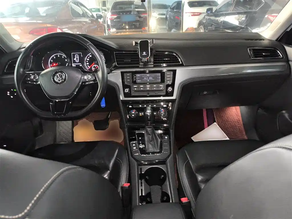 Volkswagen Lamando 2015 280TSI DSG Comfort фото 10