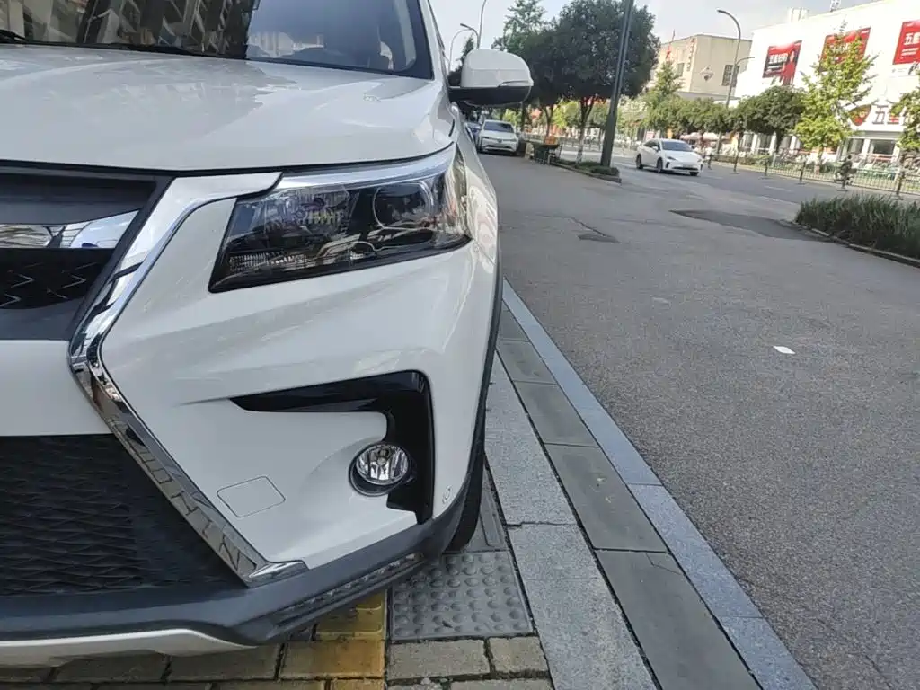 BAIC Huansu S5 2017 2017 1.3T Manual Deluxe