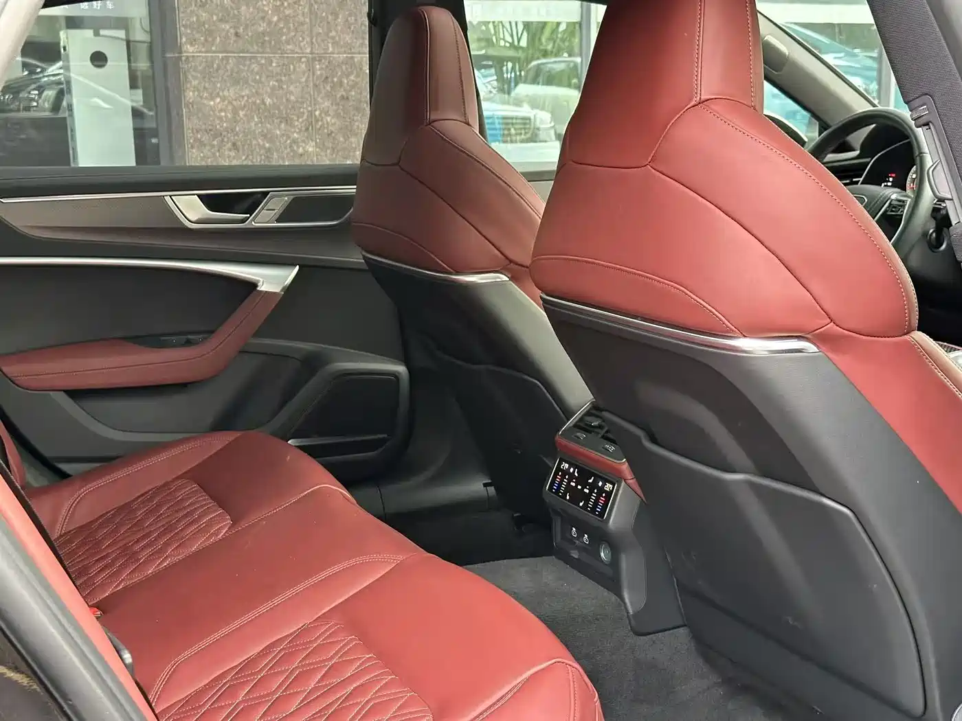 Audi A7L 2024 45 TFSI quattro Black Warrior Edition фото 7