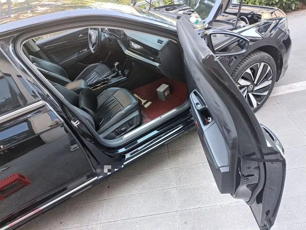 Volkswagen Passat 2023 330TSI Luxury Edition фото 21