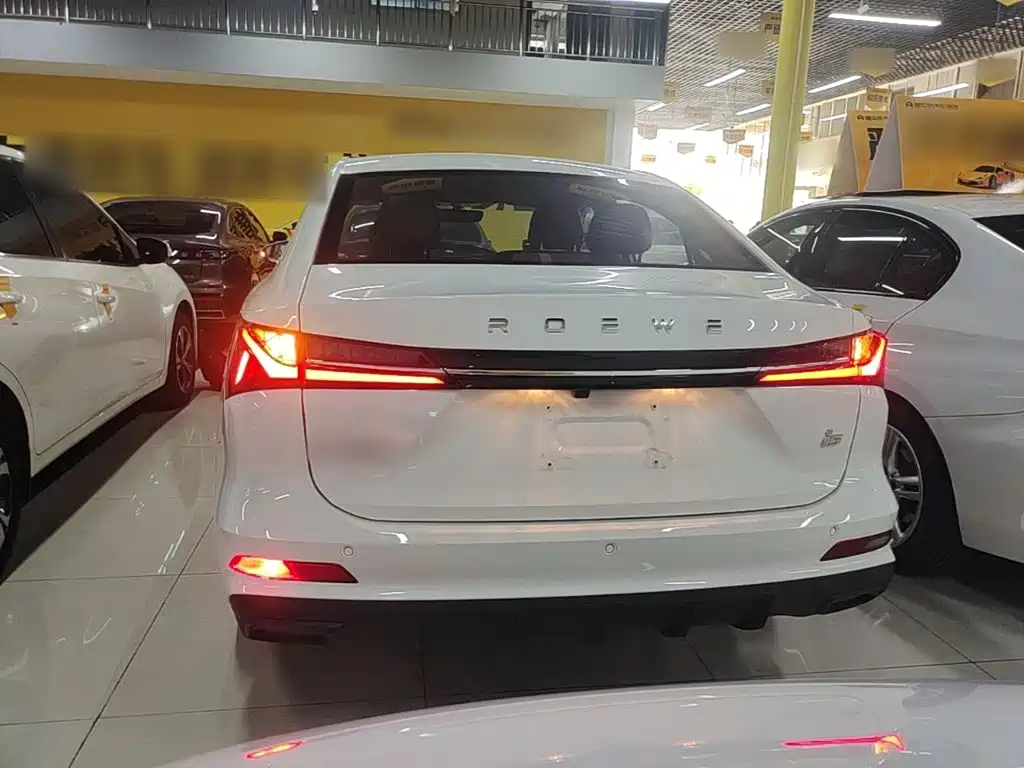 Фото 6 - Roewe i5