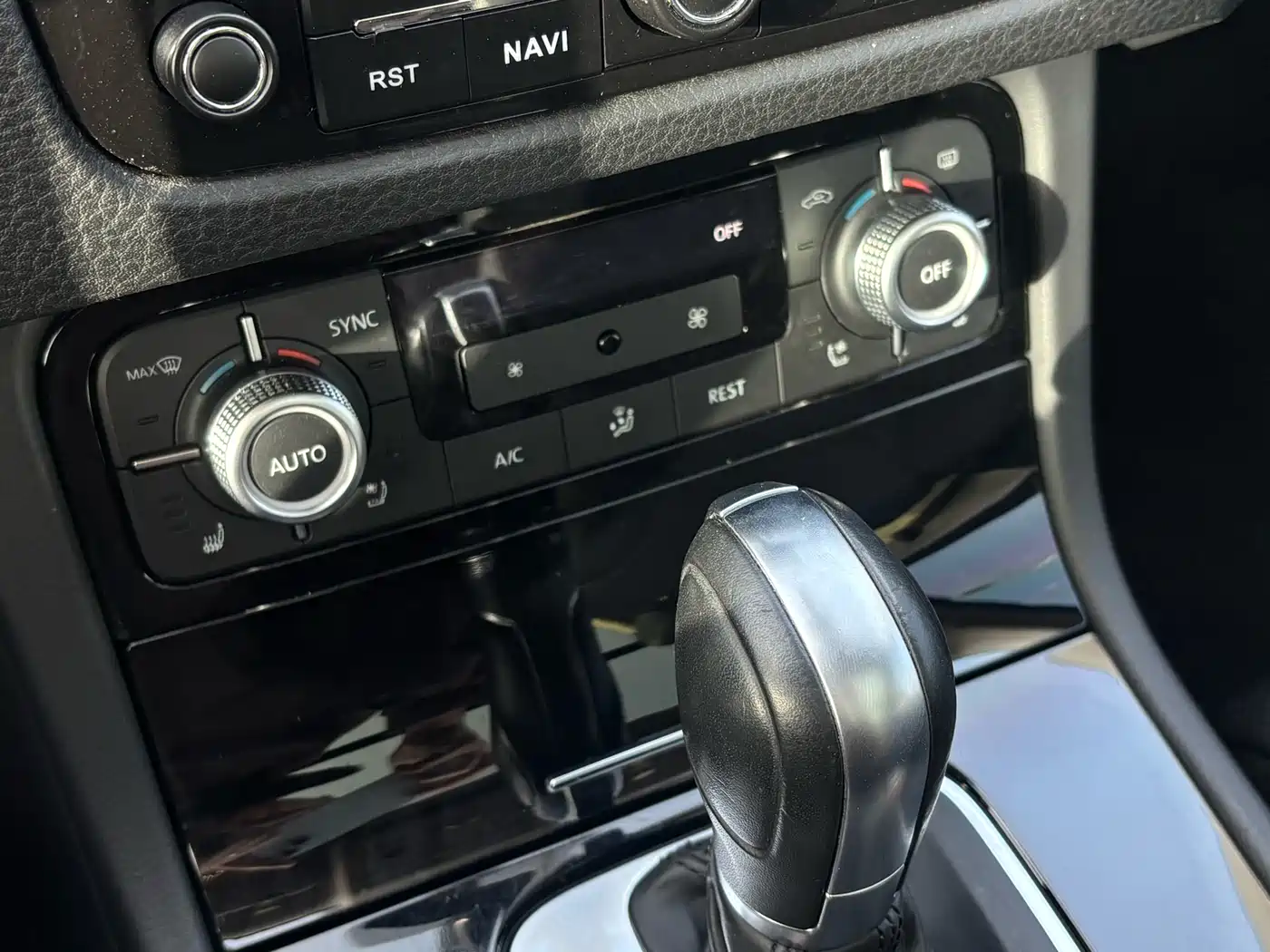 Volkswagen Touareg 2016 3.0TSI High Configuration фото 22
